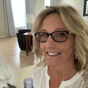 Meet your Posher, Debra